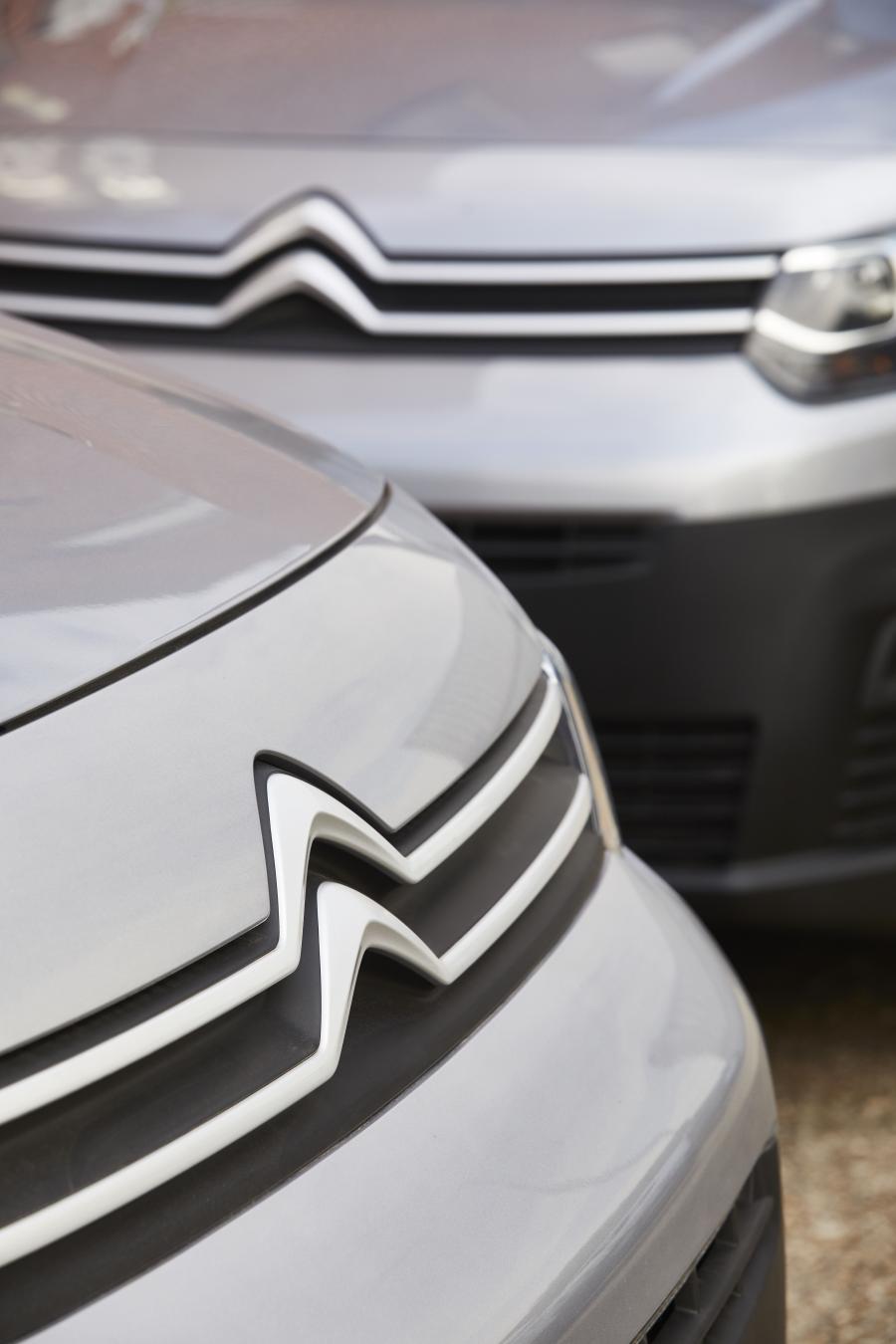 Логотип Citroen Berlingo Van 2018 года  (UK) (фото 20 из 20)